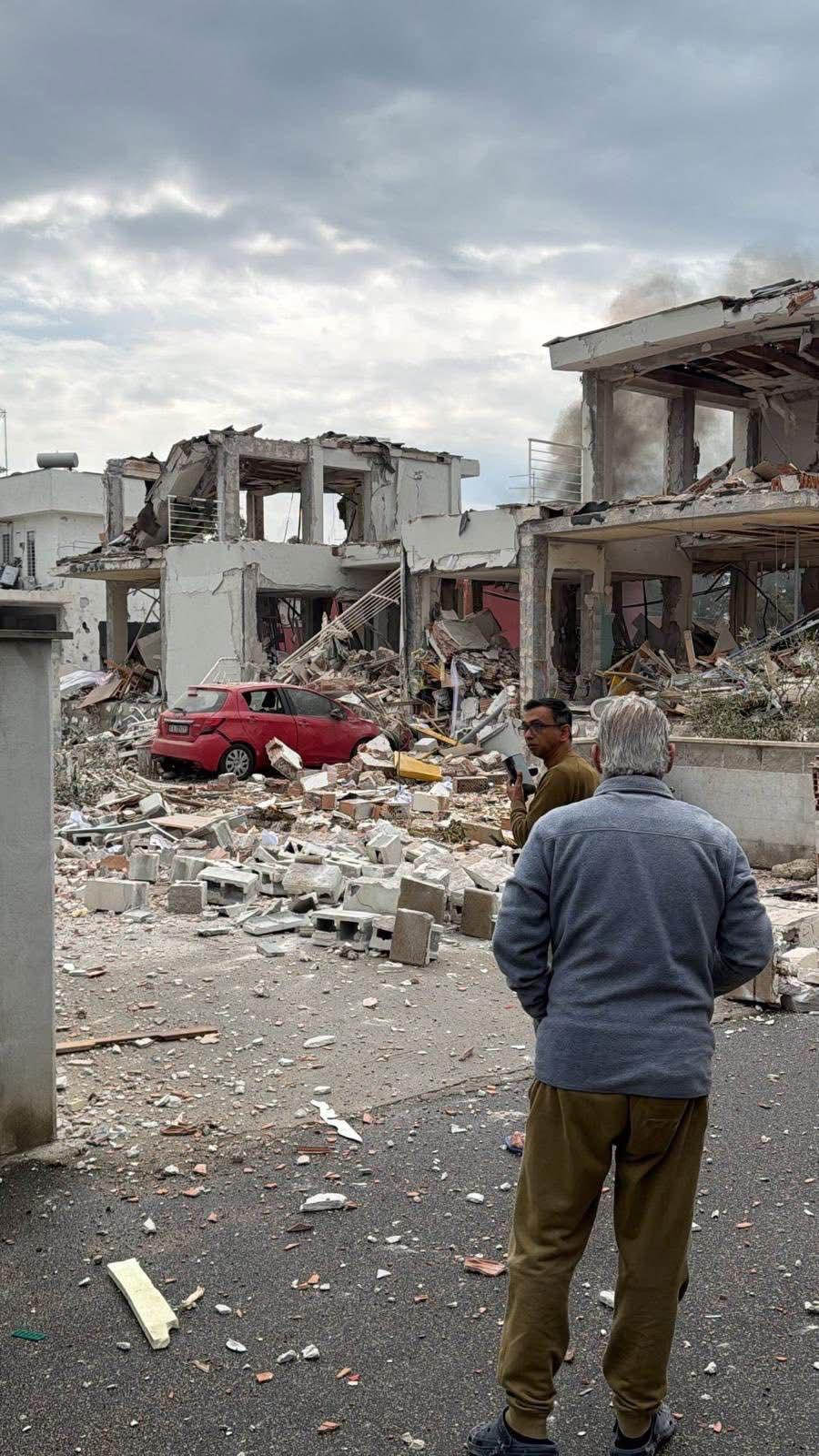 Roma, esplosione a Piana del Sole: crolla palazzina, due anziani feriti Roma, esplosione a Piana del Sole: crolla palazzina, due anziani feriti