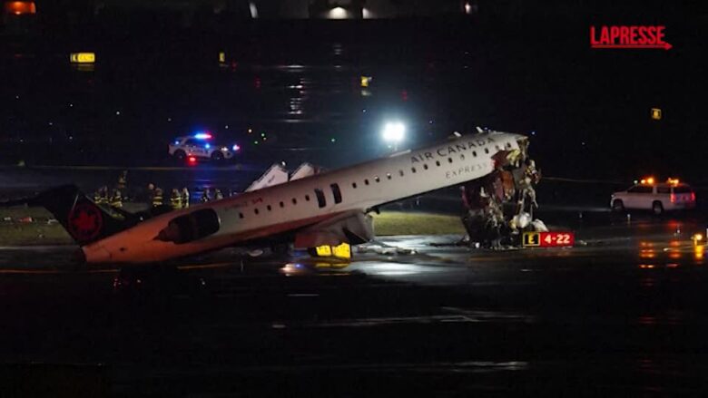 New York, aereo contro mezzo vigili del fuoco a aeroporto LaGuardia: almeno 2 morti