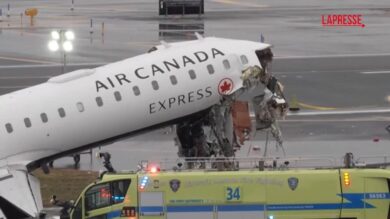 Incidente aereo a New York, quel che resta del velivolo dopo la collisione a LaGuardia