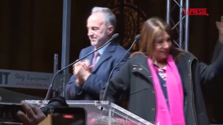 Francia, socialista Grégoire nuovo sindaco di Parigi: "Gioia immensa e responsabilità immensa"