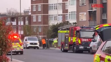Londra, a fuoco ambulanze di un ente ebraico: polizia indaga su presunto attacco antisemita