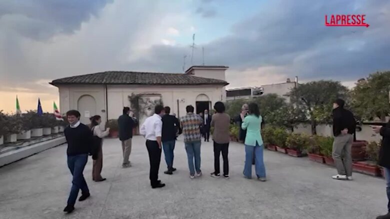 Referendum Giustizia, Schlein arriva al Nazareno accolta da applausi e abbracci