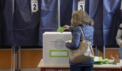Referendum, affluenza record al 46%. Seggi riaperti dalle 7 fino alle 15