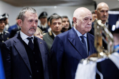 Delmastro, dal caso Cospito allo sparo di Capodanno e al locale del mafioso: guai e gaffe del sottosegretario alla Giustizia