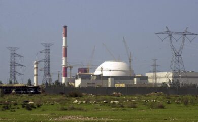 Iran, Usa consegna piano di pace in 15 punti a Teheran. Colpita la centrale nucleare di Bushehr – La diretta