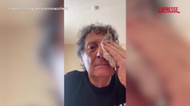 Referendum, Enzo Iacchetti finge di piangere e prende in giro Italo Bocchino: “Che figura di m…”