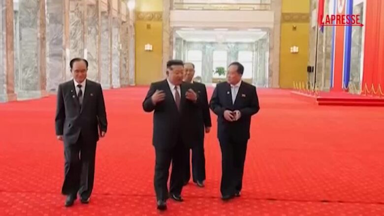 Corea del Nord, Kim Jong-Un arriva in Parlamento: infinita ovazione per il leader