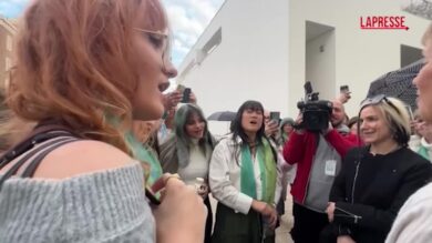 Medio Oriente, mamme israeliane e palestinesi a piedi nudi nel centro di Roma