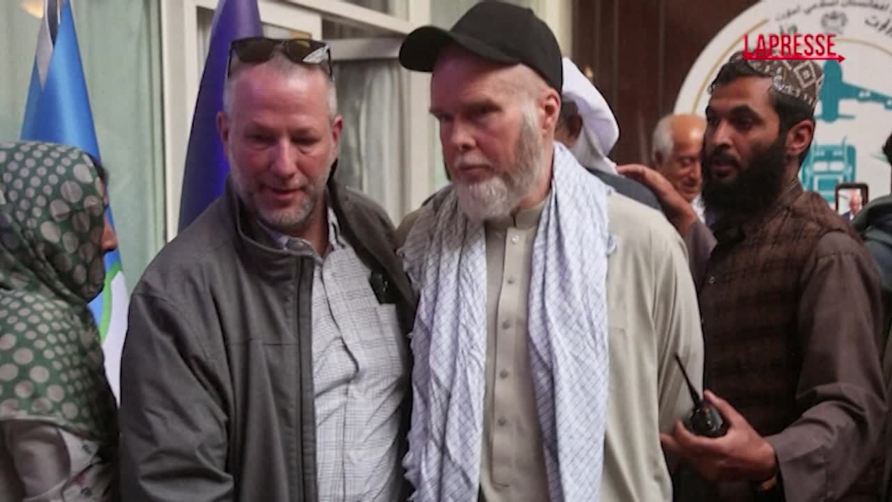 Afghanistan, il cittadino statunitense Dennis Coyle viene liberato dopo oltre un anno: le immagini del rilascio