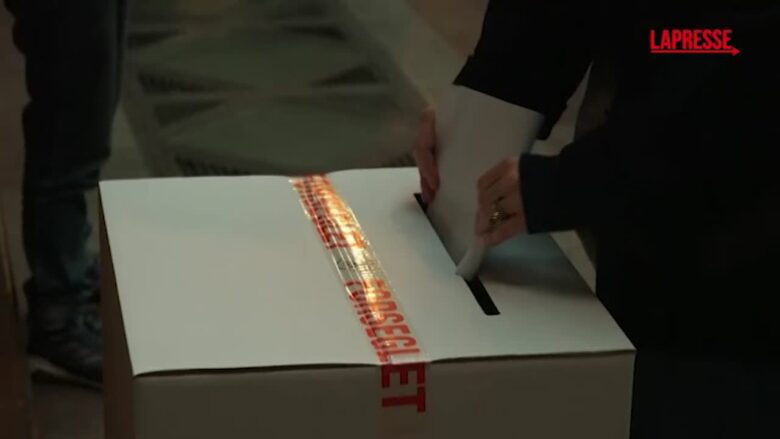 Danimarca, seggi aperti per le elezioni: tiene banco il rapporto con gli Usa per la Groenlandia