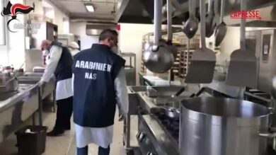 Salerno, controlli Nas in mense ospedaliere: 18 non a norma