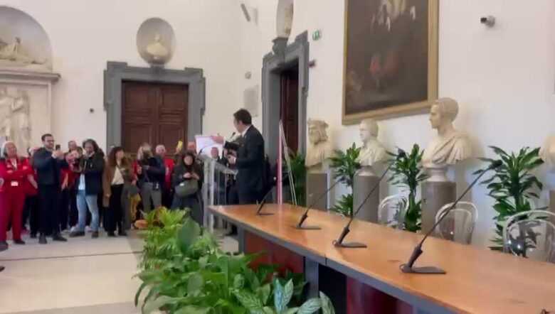 Professoressa accoltellata a Bergamo, Salvini: "Interroghiamoci tutti"