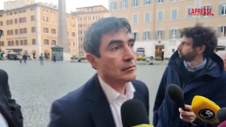Santanchè, Fratoianni: “Si chiude un teatrino indegno”