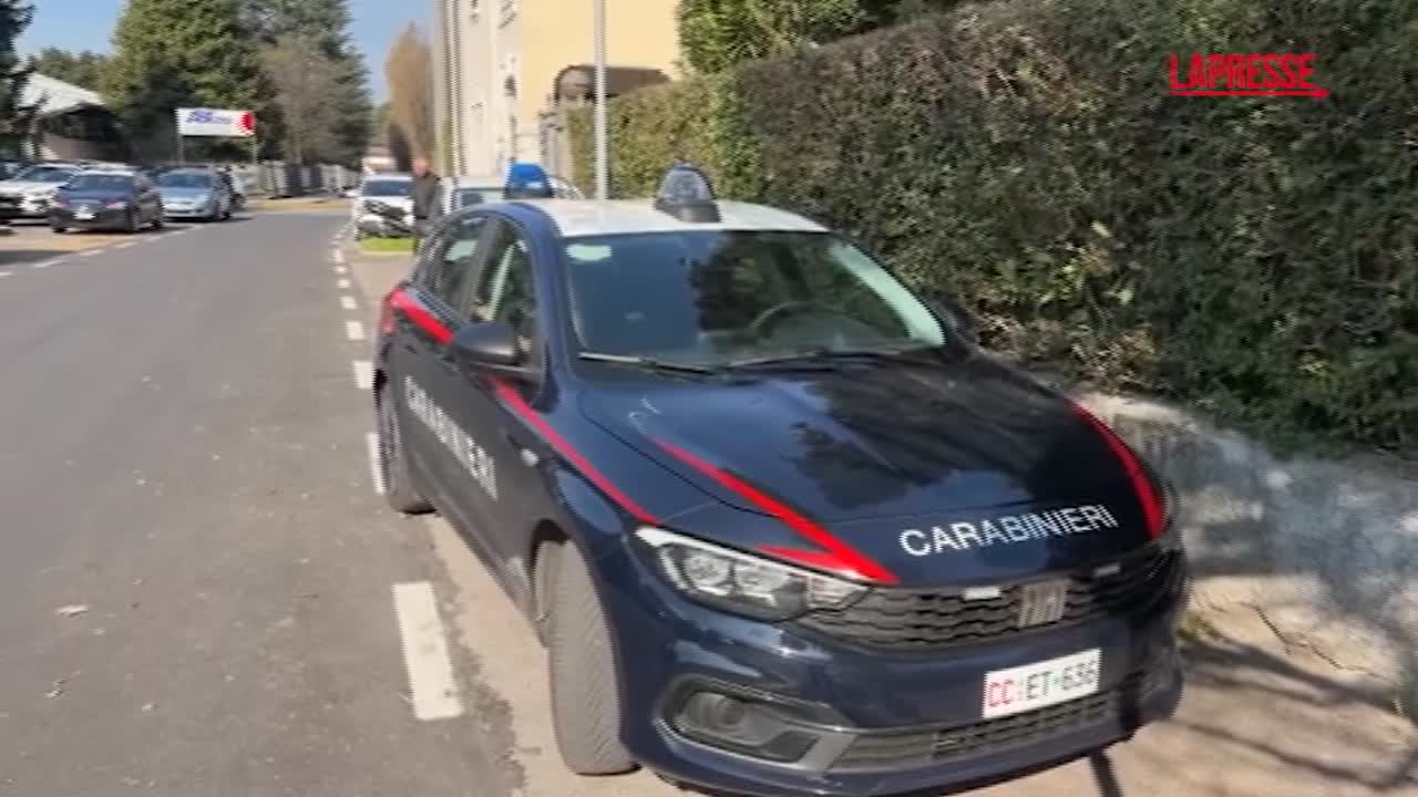 bergamo studente accoltella professoressa fuori da scuola le immagini dal luogo dell aggressione da Lapresse.it bergamo studente accoltella professoressa fuori da scuola le immagini dal luogo dell aggressione