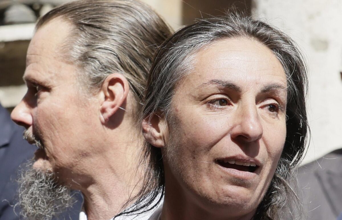 Famiglia nel bosco, il dolore di Catherine per i figli con febbre