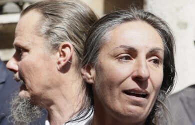 Famiglia nel bosco, il dolore di Catherine per i figli con febbre