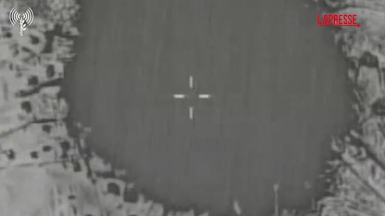 Libano, Israele mostra attacco a stazione di servizio usata da Hezbollah