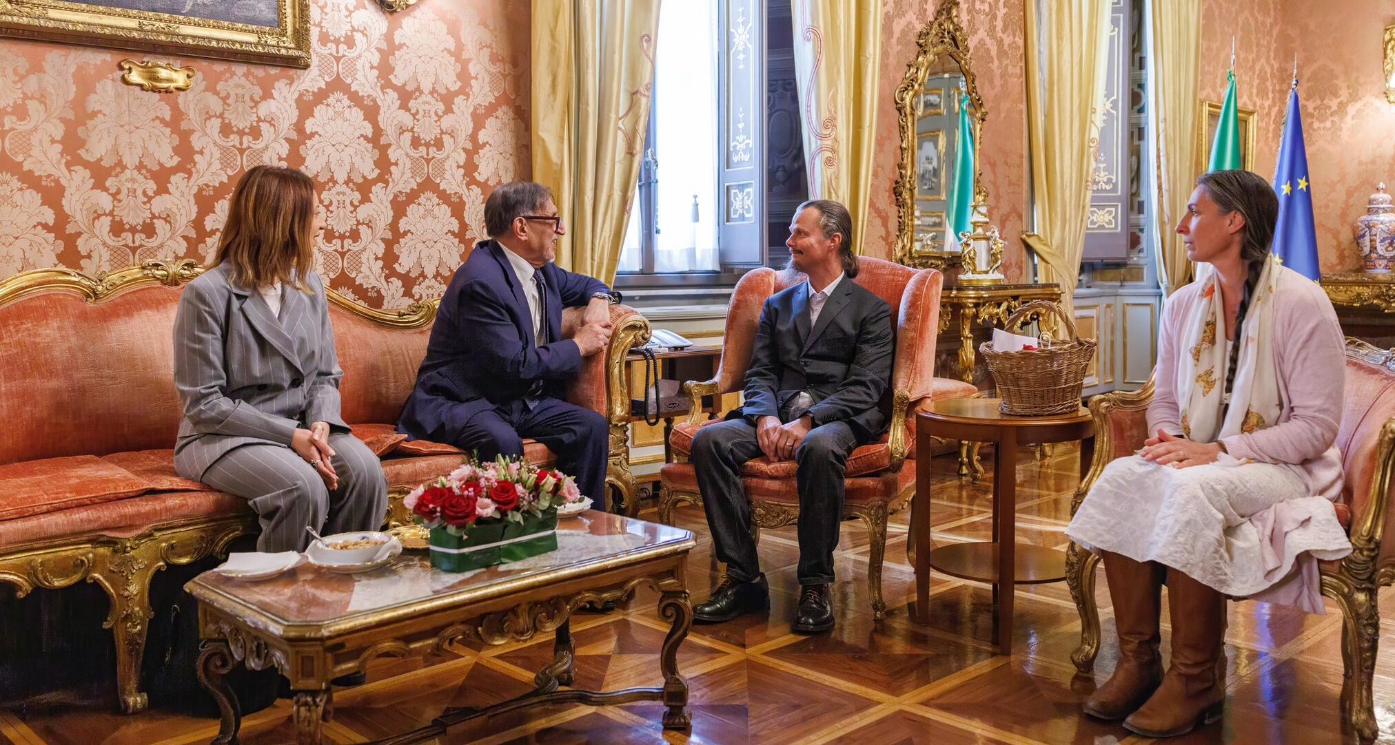 Famiglia nel bosco, La Russa ha incontrato i genitori: “Stemperare il clima ed eliminare le rigidità” Famiglia nel bosco, La Russa ha incontrato i genitori: “Stemperare il clima ed eliminare le rigidità”