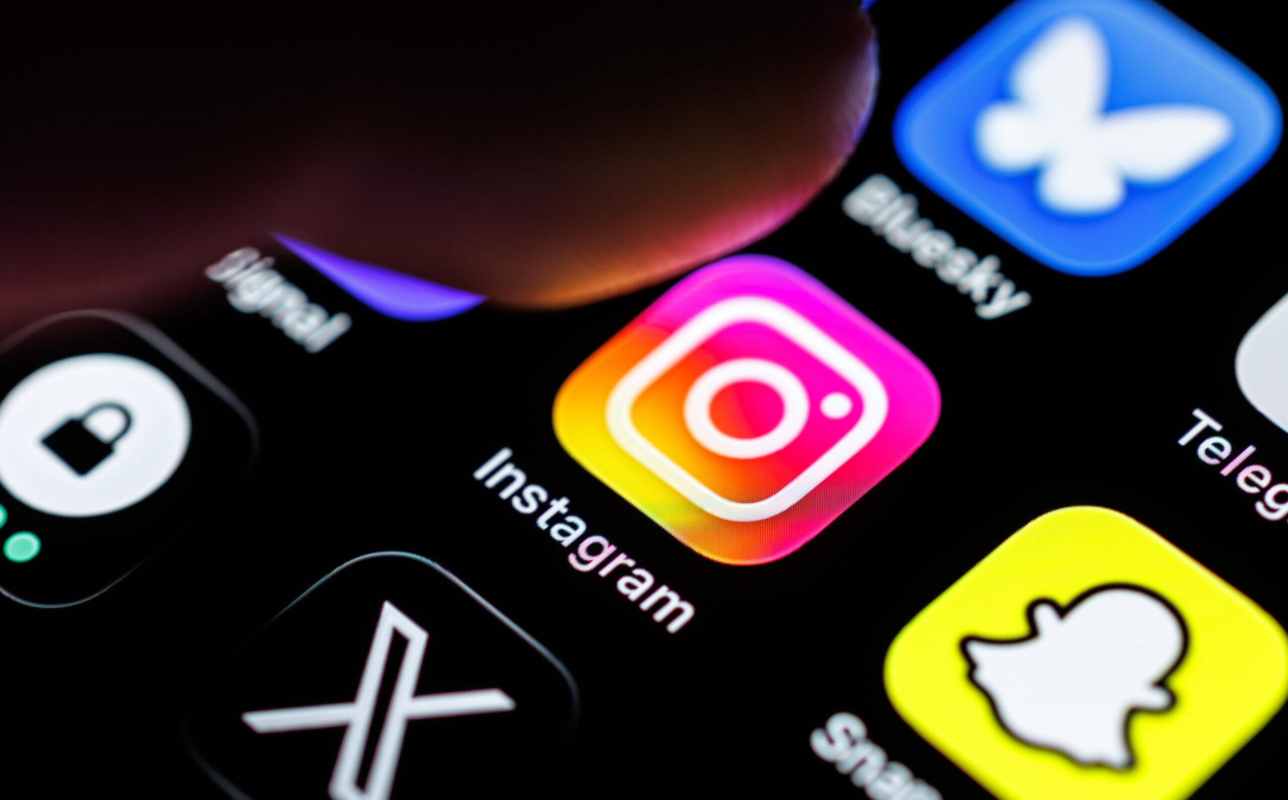 Social, giuria Usa riconosce colpevoli YouTube e Meta: “Creano dipendenza ai minori’