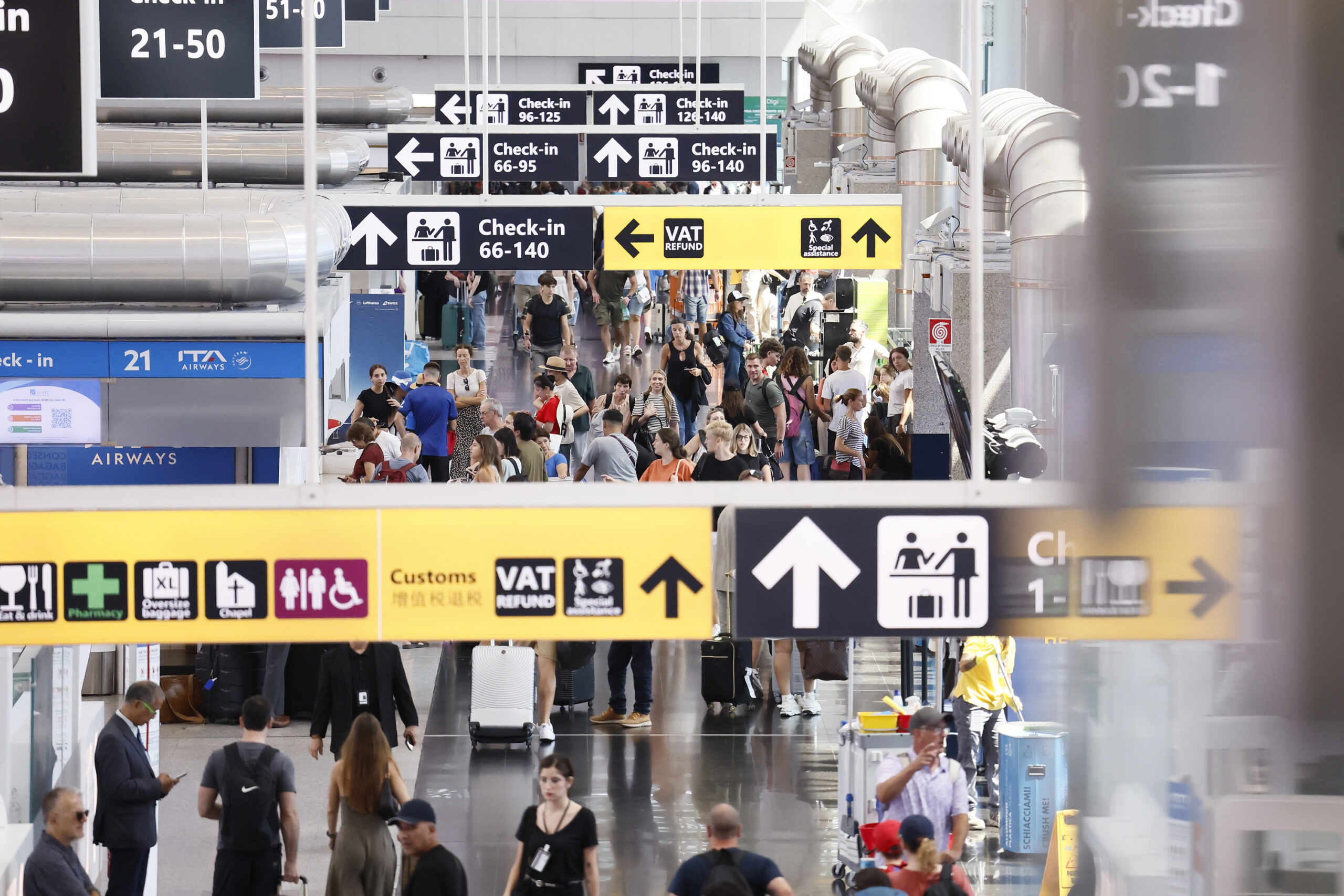 Ucraina, italiano arruolato con i russi arrestato per stupro a Fiumicino Ucraina, italiano arruolato con i russi arrestato per stupro a Fiumicino