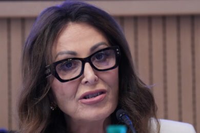 Santanchè, le dimissioni in una lettera a Meloni: “Obbedisco, pago i miei conti e quelli di altri”