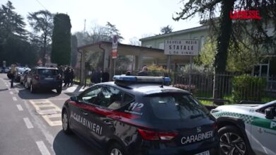 Insegnante accoltellata a scuola, la testimonianza di un papà: "E' una brava professoressa"