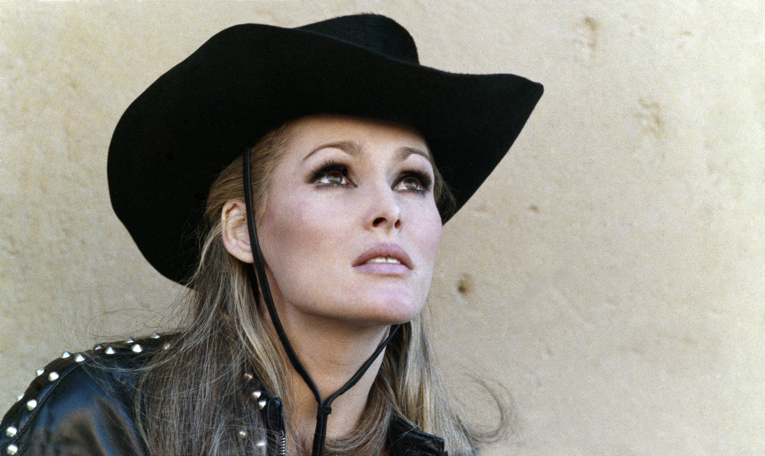 Ursula Andress, ritrovato il patrimonio milionario sottratto all’attrice Ursula Andress, ritrovato il patrimonio milionario sottratto all’attrice