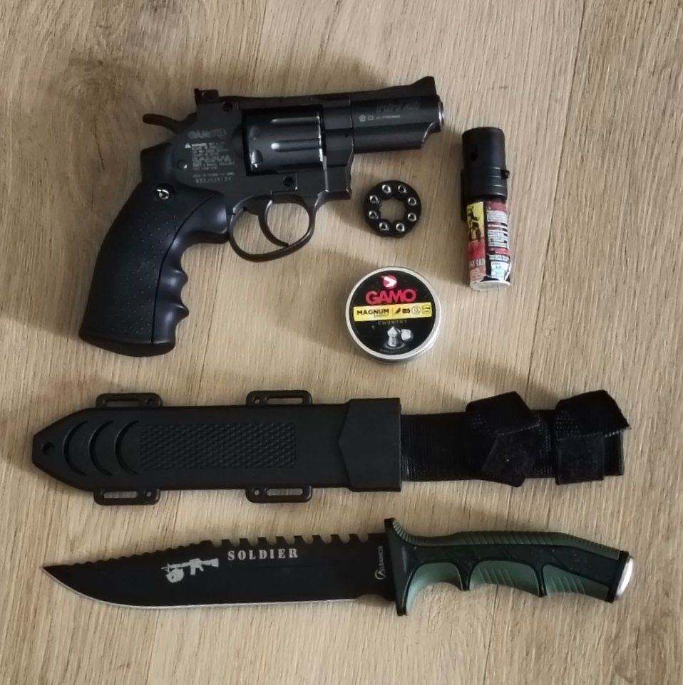 Prof accoltellata, manifesto 13enne: “Ucciderò perché non posso essere processato” Prof accoltellata, manifesto 13enne: “Ucciderò perché non posso essere processato”