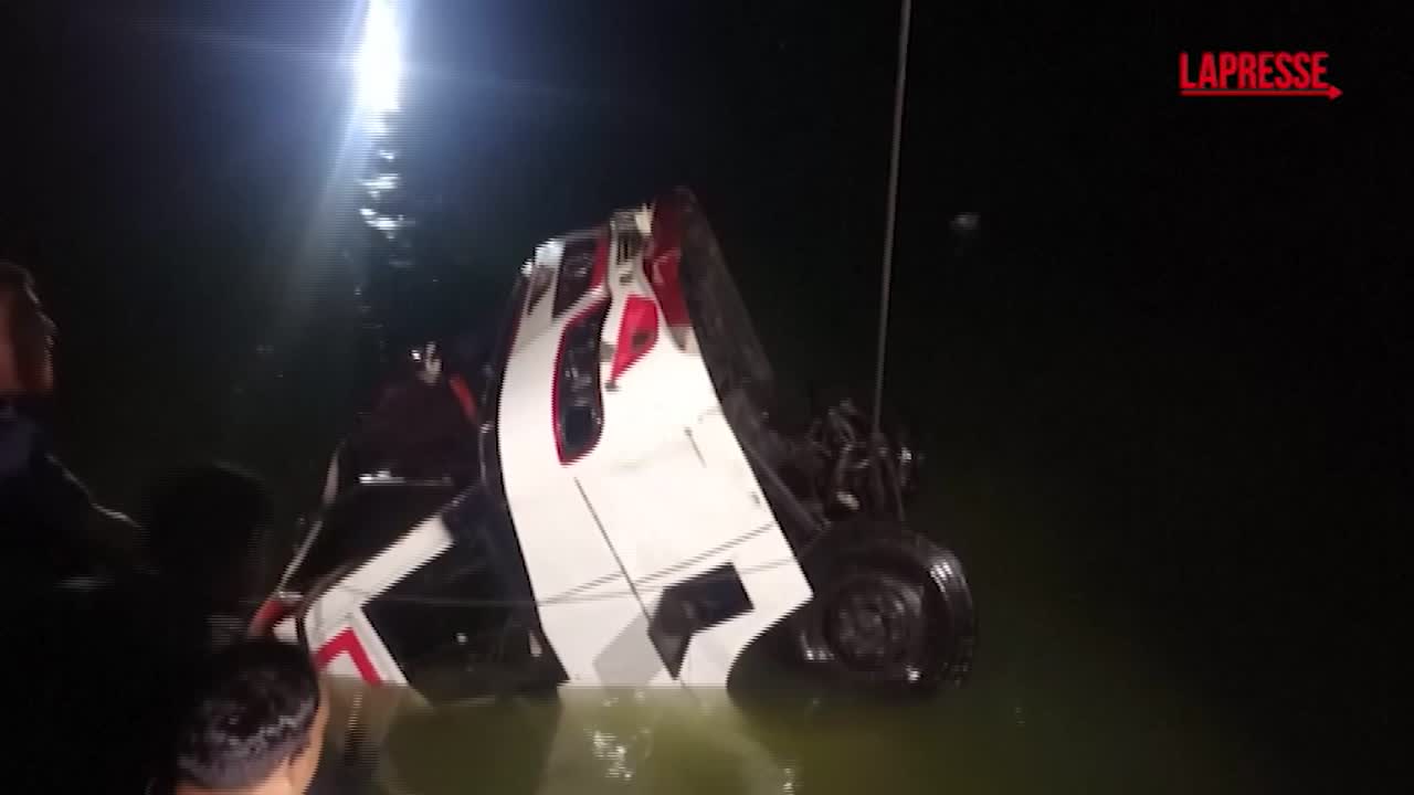 bangladesh bus precipita in un fiume almeno 18 morti da Lapresse.it bangladesh bus precipita in un fiume almeno 18 morti