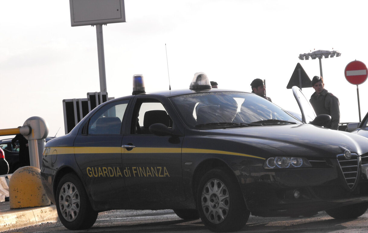 Perquisizioni della Gdf alla Difesa, Terna e Rfi: si indaga per corruzione e riciclaggio