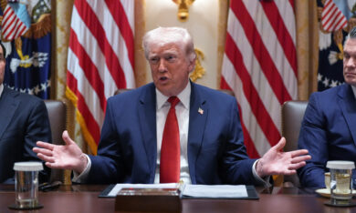 Iran, Israele: ucciso comandante della Marina dei Pasdaran. Teheran impone pedaggio a Hormuz – La diretta