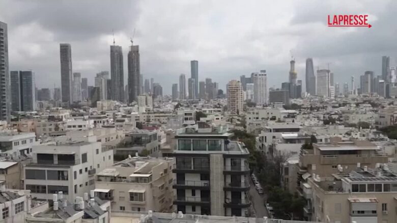 Tel Aviv, risuonano le sirene dopo il lancio di un missile dall’Iran