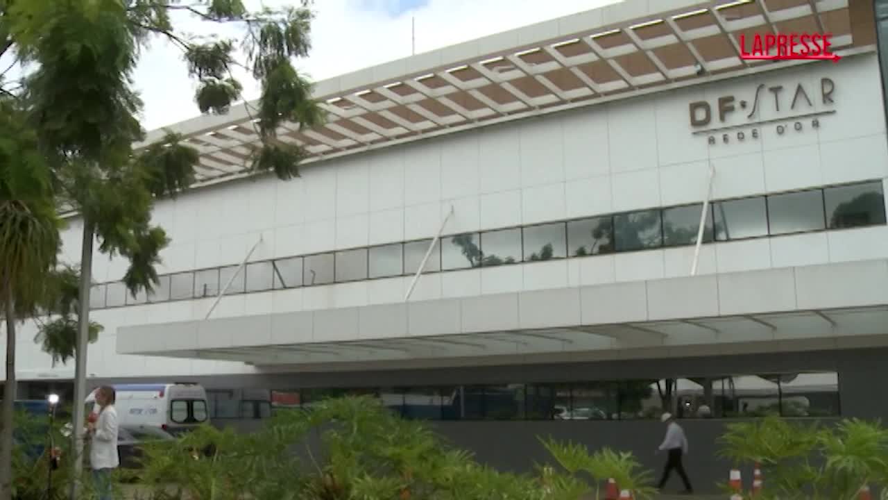 brasile bolsonaro lascia l ospedale salutato dai sostenitori e torna a casa per scontare il resto della pena da Lapresse.it brasile bolsonaro lascia l ospedale salutato dai sostenitori e torna a casa per scontare il resto della pena