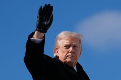 Iran, Trump estende al 6 aprile stop attacchi a siti energetici. Witkoff: “Incontri questa settimana”