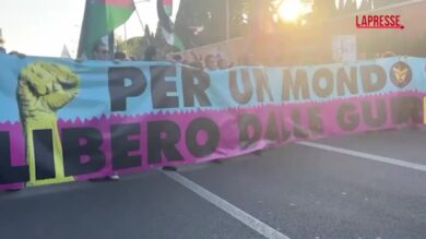 Roma, il corteo 'No Kings' occupa la tangenziale est