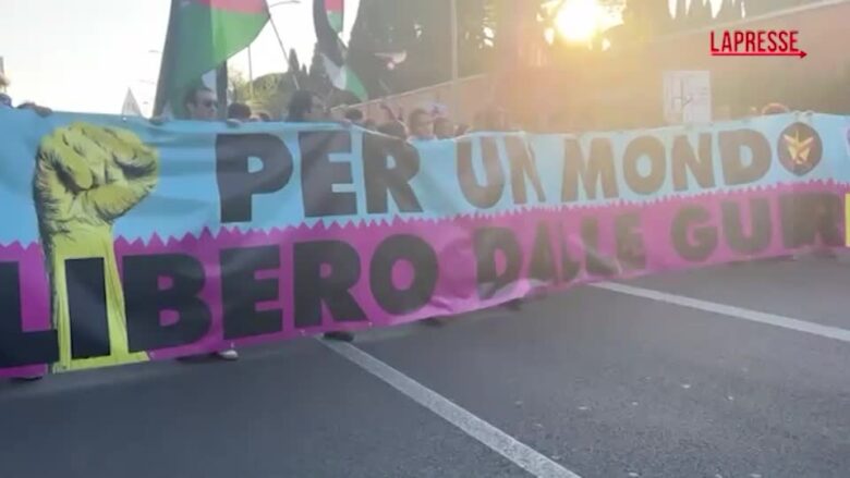 Roma, il corteo 'No Kings' occupa la tangenziale est
