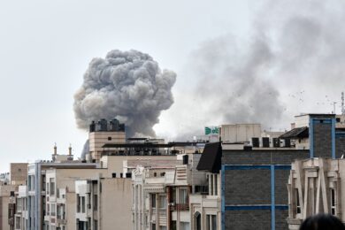Iran, Comando Usa: “Iniziati nuovi attacchi contro molteplici obiettivi”. Esplosioni in varie aree del Paese