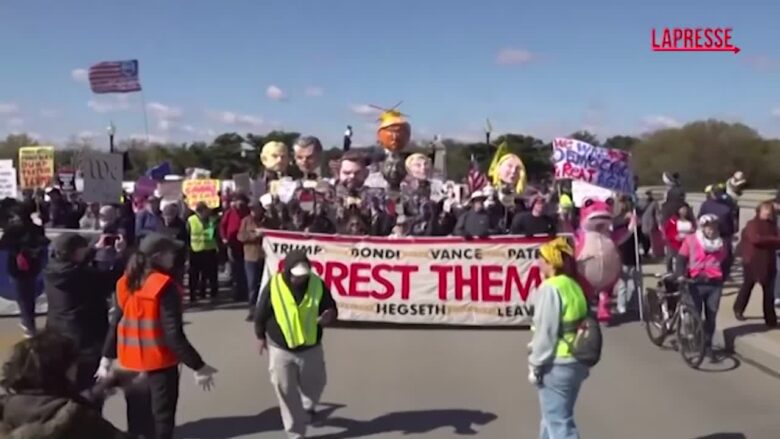 Usa, a Washington grande manifestazione per la giornata 'No Kings'