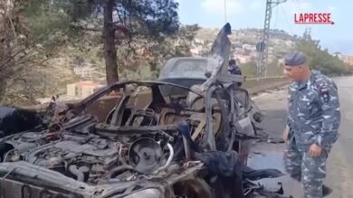 Libano: giornalisti morti in un raid di Israele a Jezzine, le immagini della vettura distrutta nell’attacco