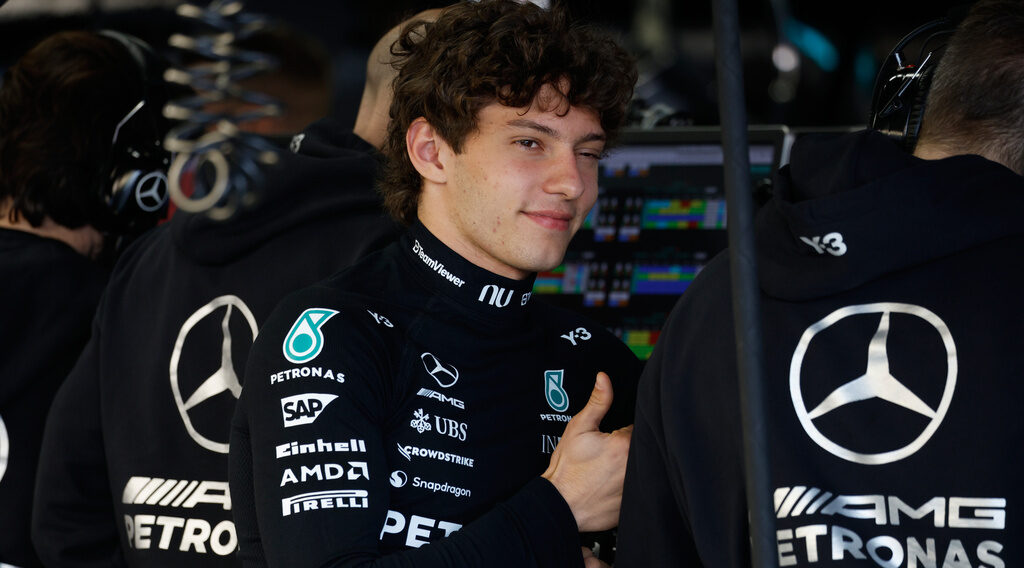 Kimi Antonelli in pole nel Gp del Giappone 2026. Alle sue spalle Russell. Quarto Leclerc Kimi Antonelli in pole nel Gp del Giappone 2026. Alle sue spalle Russell. Quarto Leclerc