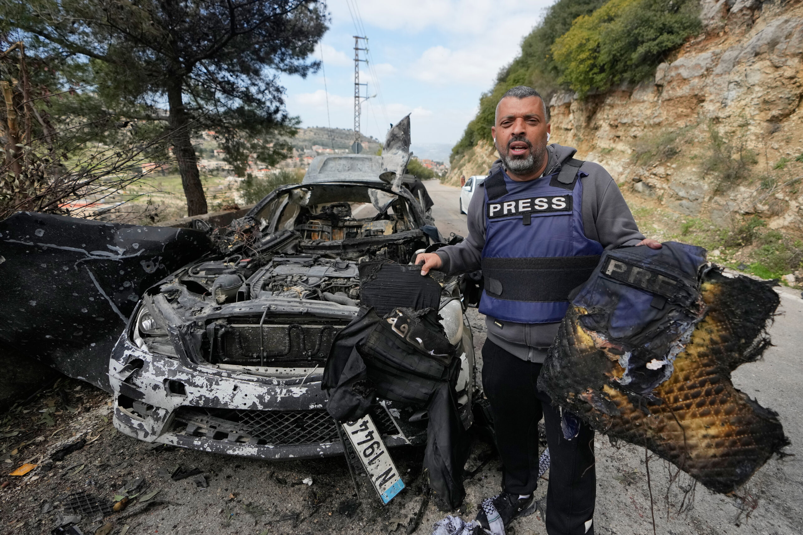 Iran, raid di Israele colpisce un’auto: morti 3 giornalisti in Libano. 2500 marines arrivati in Medio Oriente – La diretta