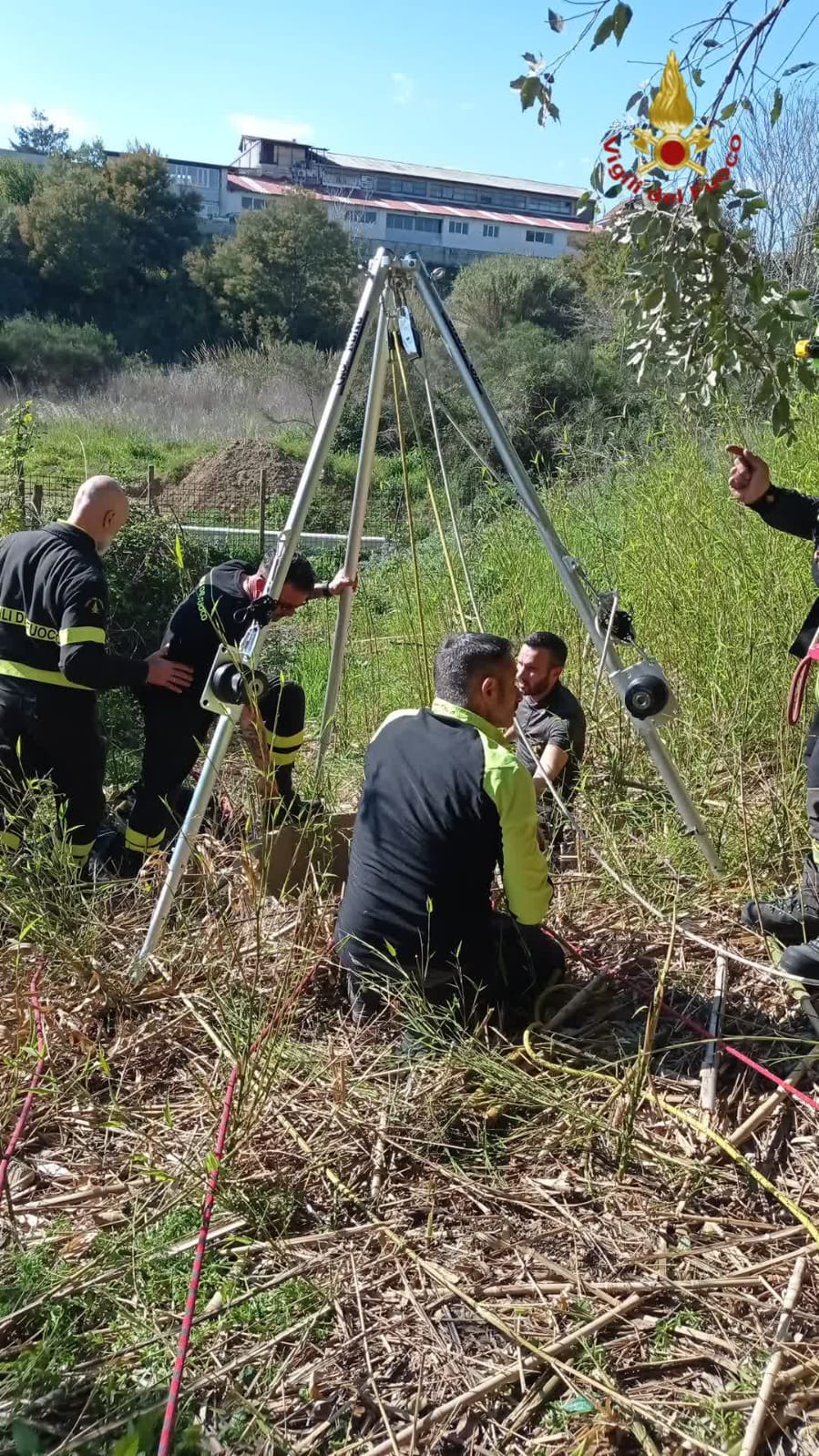 Donna cade in un pozzo a Roma, salvata dai vigili fuoco