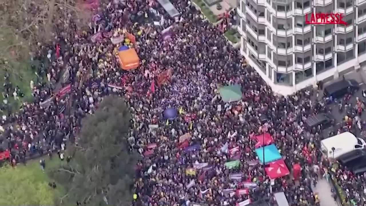 londra migliaia di persone in corteo contro l estrema destra da Lapresse.it londra migliaia di persone in corteo contro l estrema destra