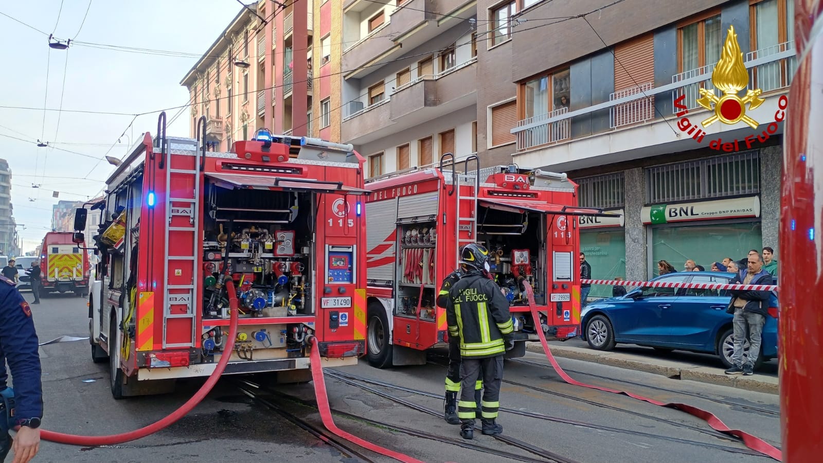 Milano, incendio in appartamento: evacuato intero edificio