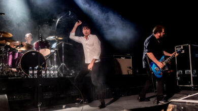 Suede, Brett Anderson e la sua band travolgono Milano