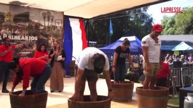 Cile, la festa della vendemmia attrae migliaia di visitatori: le immagini da Valparaiso