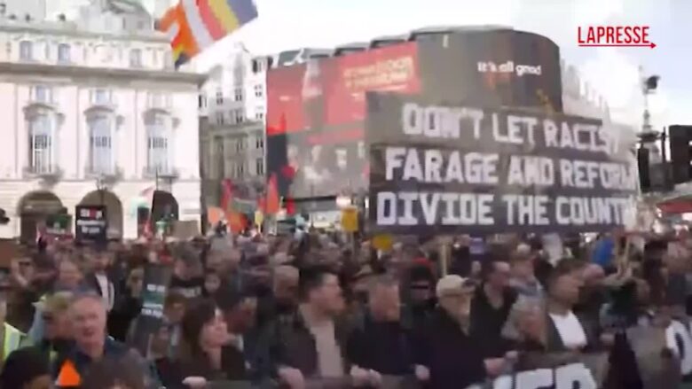 Londra, migliaia di persone alla manifestazione "No Kings"