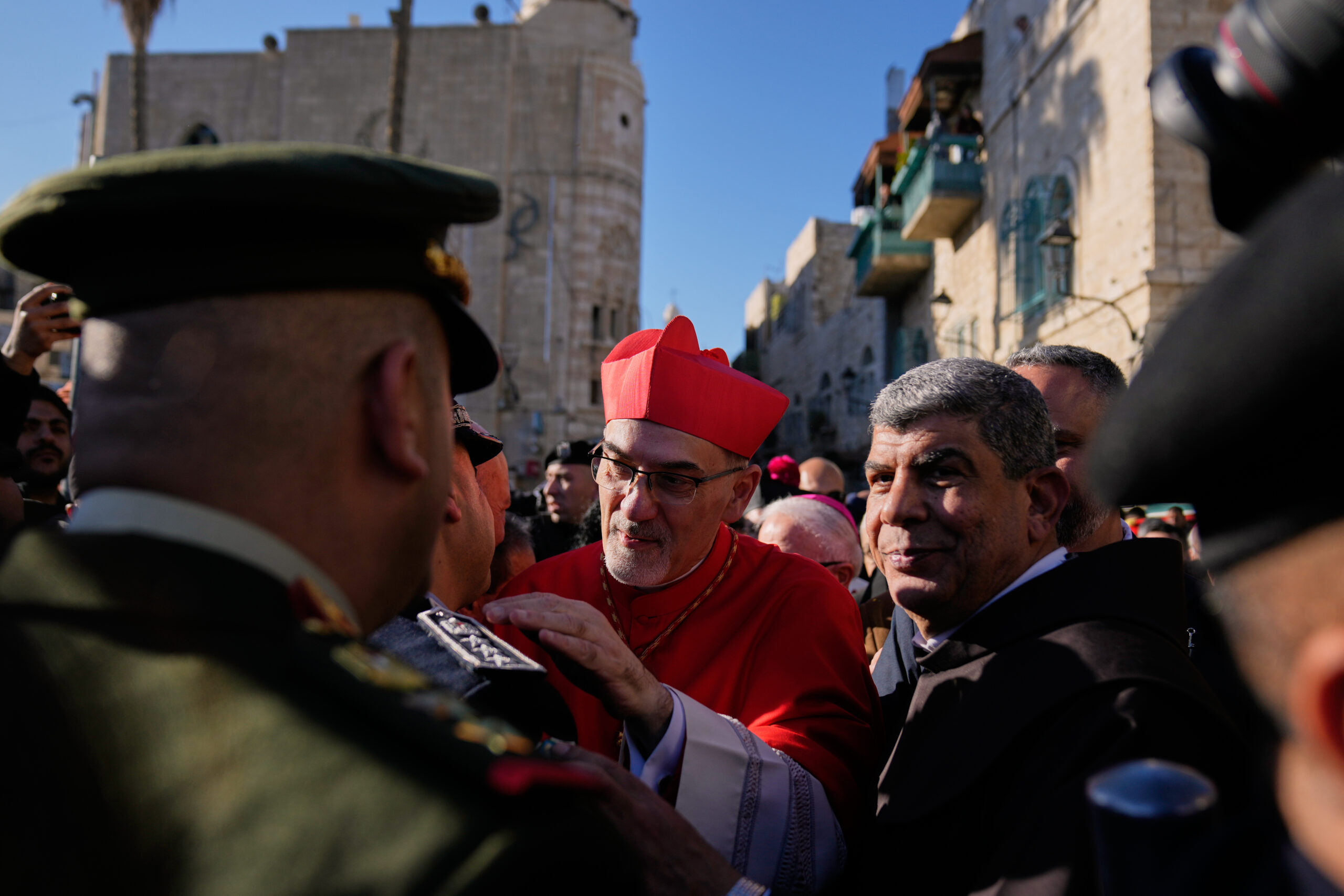 La polizia israeliana impedisce a Pizzaballa di entrare nel Santo Sepolcro: “Grave precedente”