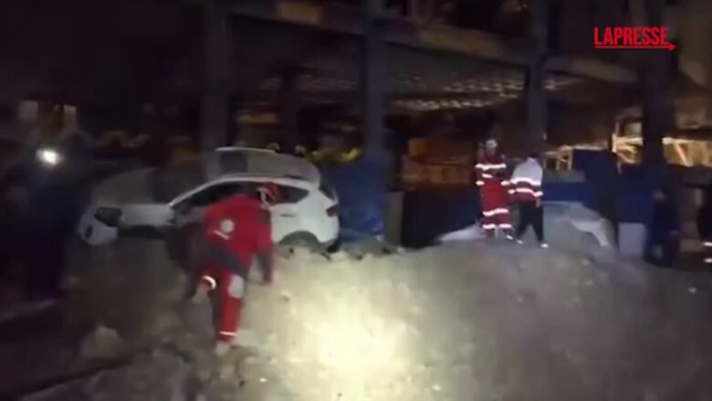 Iran, Mezzaluna Rossa soccorre civili intrappolati sotto le macerie dopo un attacco Usa a Teheran