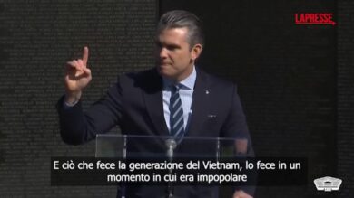 Usa, Pete Hegseth rende omaggio ai veterani del Vietnam